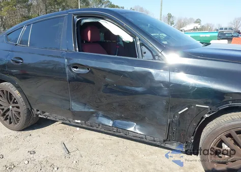 2021 BMW X6 xDrive40I z USA, uszkodzony, nr VIN 5UXCY6C0XM9H59522